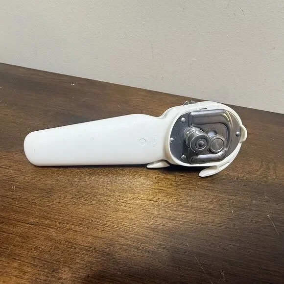 Pampered Chef 2759 Smooth Edge Manual Can Opener - Picture 5 of 6